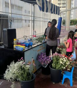 עמדת שזירת פרחים