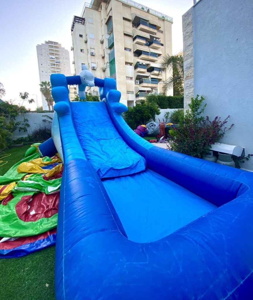 מגלשת דולפין –מגלשת מים מתנפחת, מתאים כאטרקציה קיצית לילדים באירועים