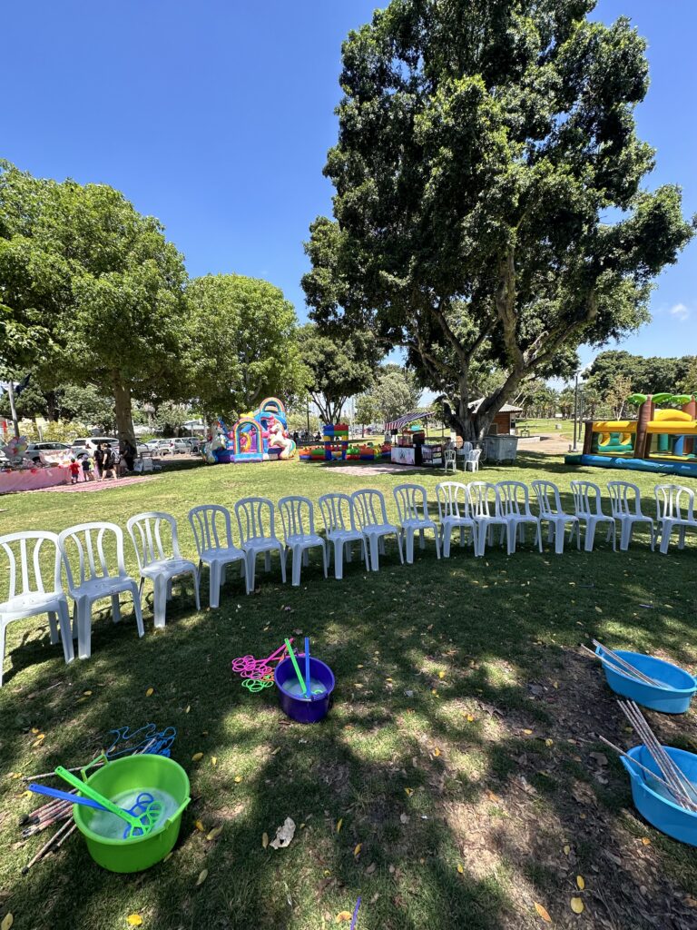 שולחנות כתר בפארק אטרקציות לעובדים