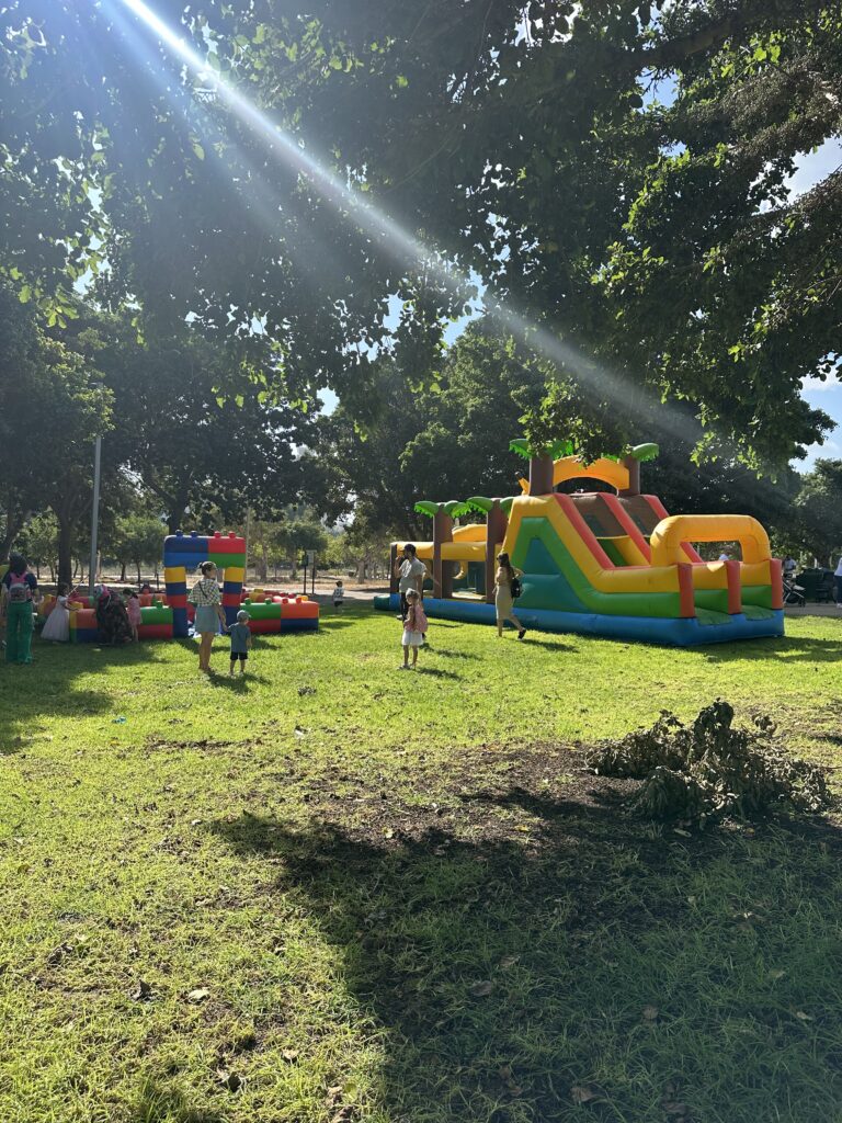 פארק מקום לחגיגה בקיץ