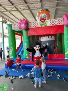 יום הולדת בובת תחפושת מיקי מאוס באירוע בראש העין
