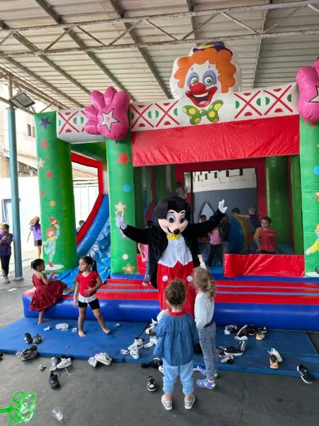 יום הולדת בובת תחפושת מיקי מאוס באירוע בראש העין