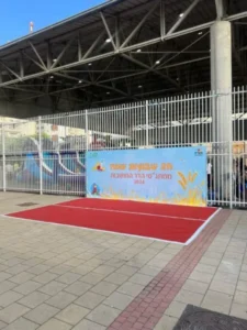 עמדת כניסה וצילום ממותגת לאירועים – מושלם לצילומים, קבלת פנים, חגים, תצוגות, וקידום מכירות -ג’מבו הפקות