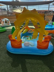 מסיבת קיץ פסגות הדר פתח תקווה מתחם עם בריכות מתנפחים לקטנים