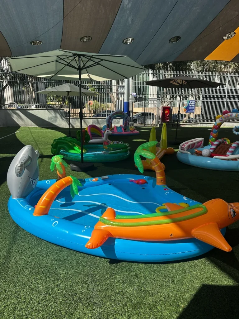 מתחם בריכות מתנפחים לתינוקות