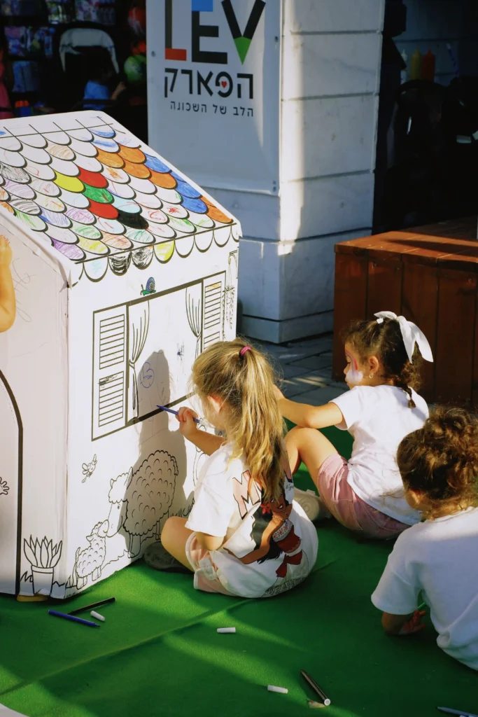מתחם סוכות לצביעה -לב הפארק אור יהודה