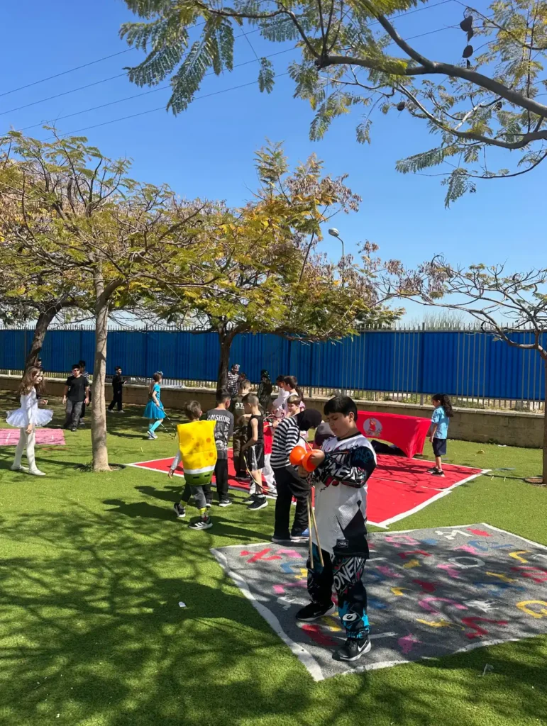 מסיבת פורים בבית ספר חיים חפר -הפקת ג'מבו