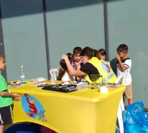 ג'מבו הפקות באירוע קהילתי מגליל ים -עמדת ציורי פנים לילדים
