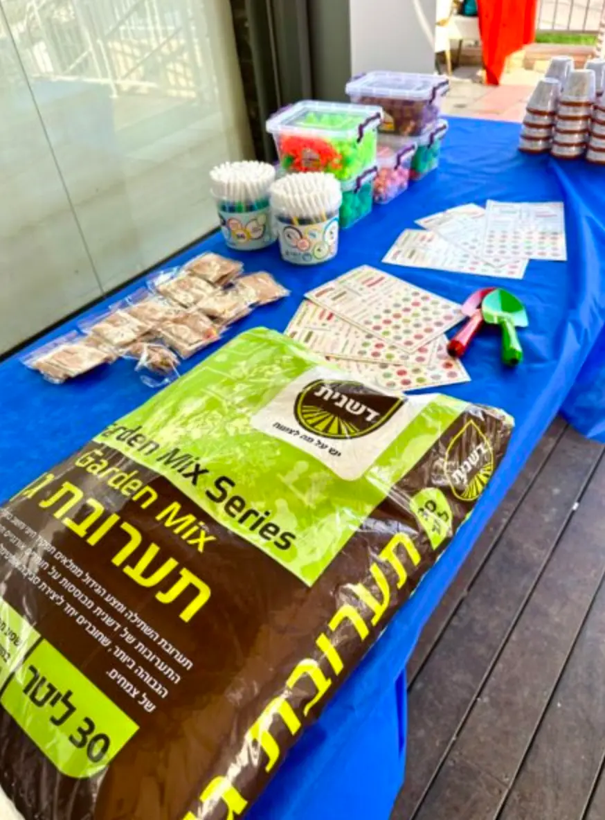 עמדות יצירה לילדים לחג שבועות וט"ו בשבט