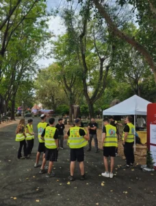 צוות של חברת הפקת אירועים ג'מבו הפקות לפני אירוע חשוב